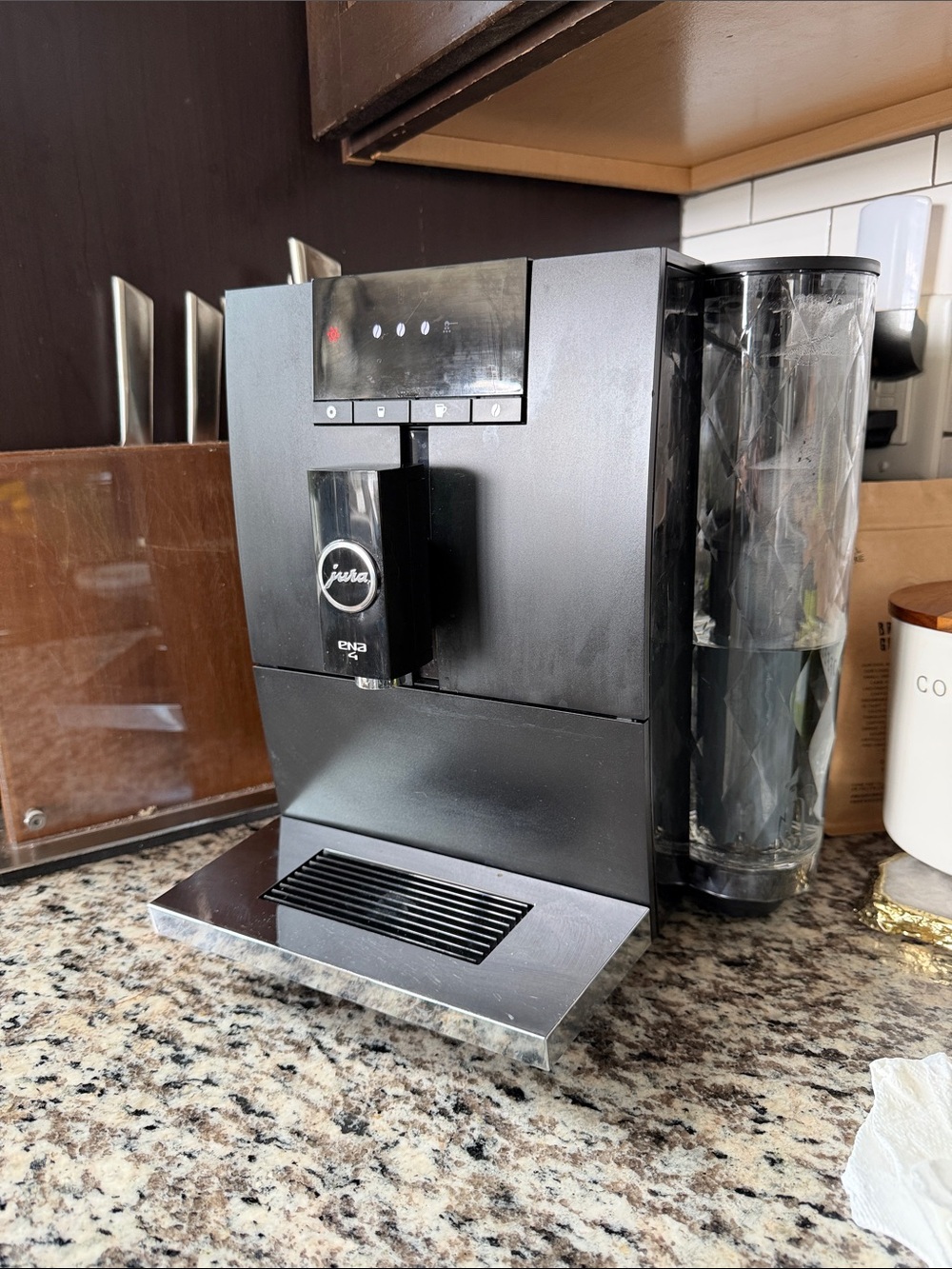 ENA 4 Metropolitan Black Automatic Coffee Machine - Picture 4 of 5